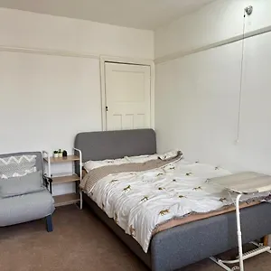 Guest house New Malden Retreat