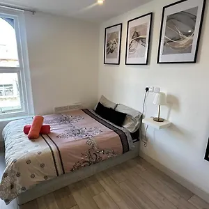 Apartment Brigstock 6 *