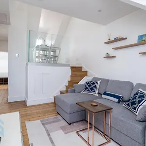 Apartment Boutique 2br With Roof Terrace Near Tube - West Kensington