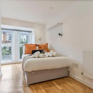 Stylish 2 Bed North Apartment *