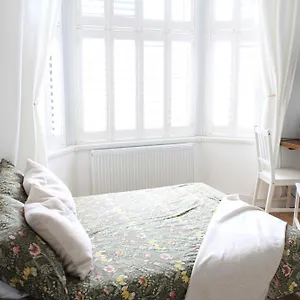 Private Toilet, 15 Min To London