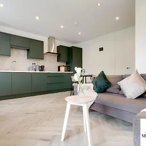 Modern 1 Bedroom In South *