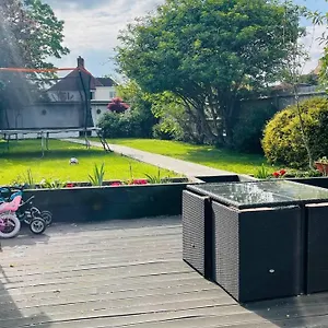 Great Space With Garden And Parking Campsite