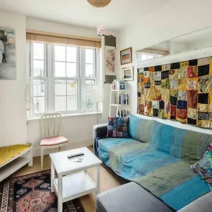 Stylish Flat Near Tower Bridge Лондон