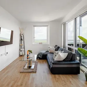 Exclusive 2 Bed Prime Location & Easy Transport Apartment *