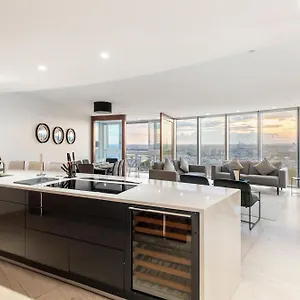 Skyline Views Luxury 3 Bedroom Free Parking Lejlighed *
