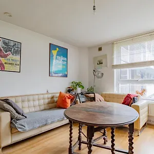 Apartment Characterful 1 Bedroom Flat Close To Dlr *