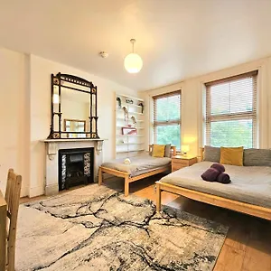 King's Cross & Angel Area, 4 Bedrooms With 7 Beds & Private Rooftop - Walk To St Pancras International * Londýn