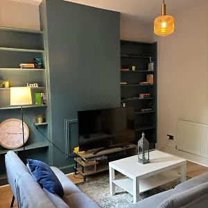 Spacious 4br In Greenwich