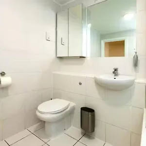 Newly Renovated 1bd Flat - Camden Londra