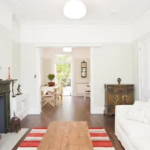 Apartment Veeve - House Bassein Park Road - Shepherd's Bush London