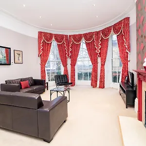 Bridge House Canary Wharf * London