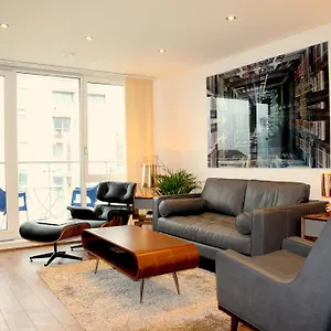 Simmonds House, Great West Quarter * Brentford