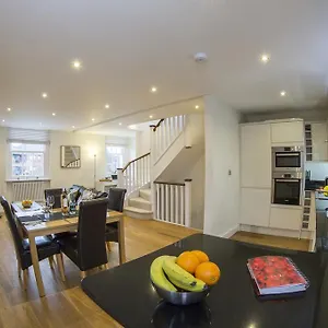 Finchley Central Spacious 3 Bed Triplex Loft Style Apartment Apartment *