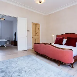 Holiday home Veeve - Ray Of Sunshine London