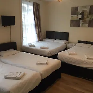 Kensington Rooms And Apartments 2*