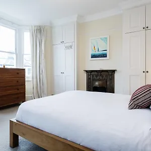 Apartment Veeve - House Wolseley Gardens - Chiswick