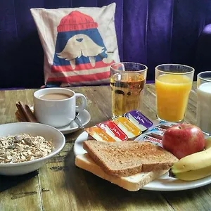The Walrus Bar And Hostal Londres