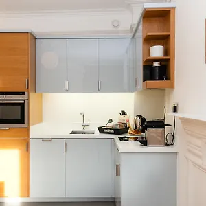 Blueprint Living - Doughty Street Apartment
