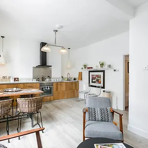 Lovely Maisonette - Goodge Street 55 Apartment *