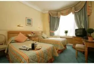 The Averard 3*