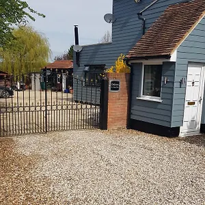 Ottleys 3*