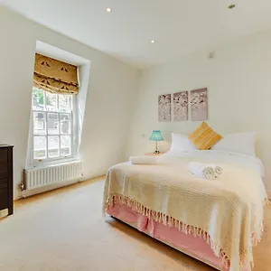 Apartment Stanhope Mews London