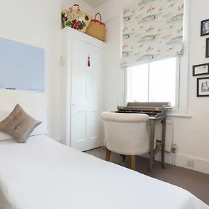 Veeve - Coveted Clapham Common * Londen