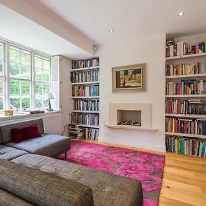 Charming Golders By Hampstead Heath