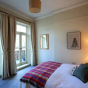 Gorgeous In Kensington Olympia Apartment