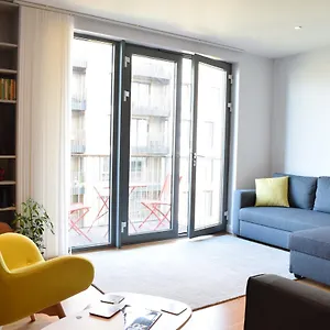 Modern 2 Bedroom Next To Olympic Park Apartment *