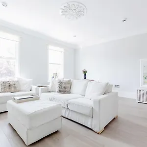 Wilton Road Apartment *