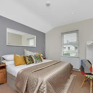 Finding My Palace Guest House In Tooting Mitcham