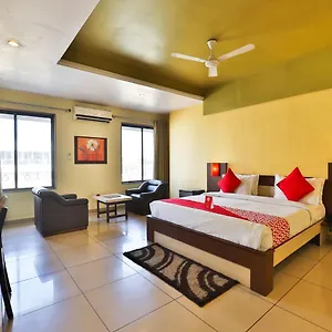 Oyo 14296 The Galaxy Hotel