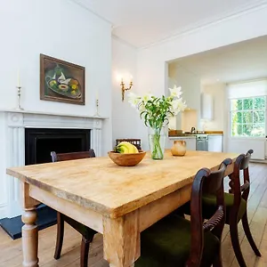 Veeve - Sloane Square Hideaway * London
