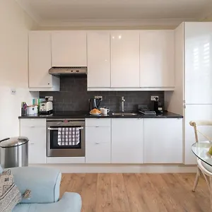 Apartment Ladbroke Crescent London