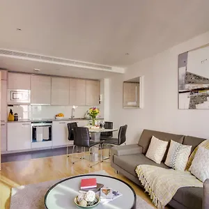 St. George Wharf By Thesqua.re Apartment
