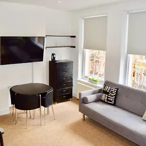 Gorgeous Studio In Trendy Location