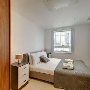 Protem Lincoln Plaza Apartment London