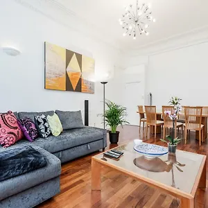 Clanricarde Gardens Apartment