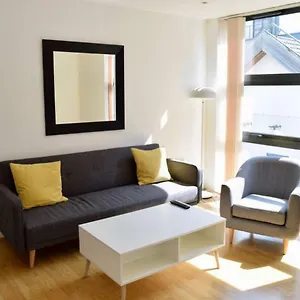 Modern 1 Bedroom Flat In Canary Wharf *