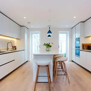 Holiday home Veeve - Princedale Road Minimalism London