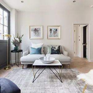 Rainsford Mews Apartment *