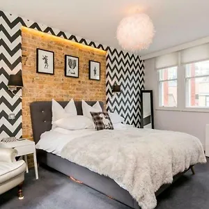 Super Cool 2 Bedroom Split Level Duplex Holiday home