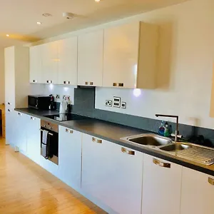 Nine Elms Reach Apartment