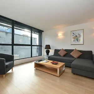 Modern & Peaceful Flat 2 Mins To Tube Apartment