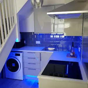 Apartment Webb Place 2 Bedroom ! Croydon