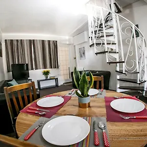 Aziz Manzil London Heathrow Airport Apartment