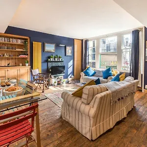 Apartment Artistic And Soulful Carnaby Street Movie Pad