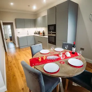 Flat 8, Cromwell Road, 2 Bedroom Apartment London